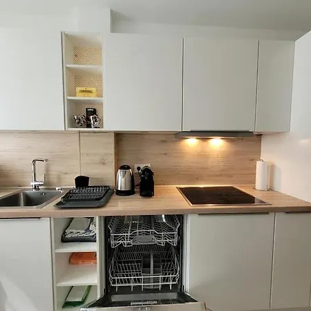 Kenji Apartment Ans